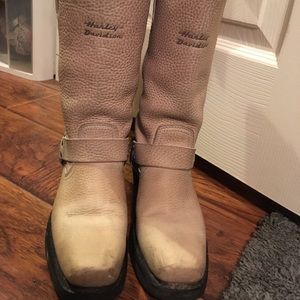 Harley Davidson beige motorcycle boots